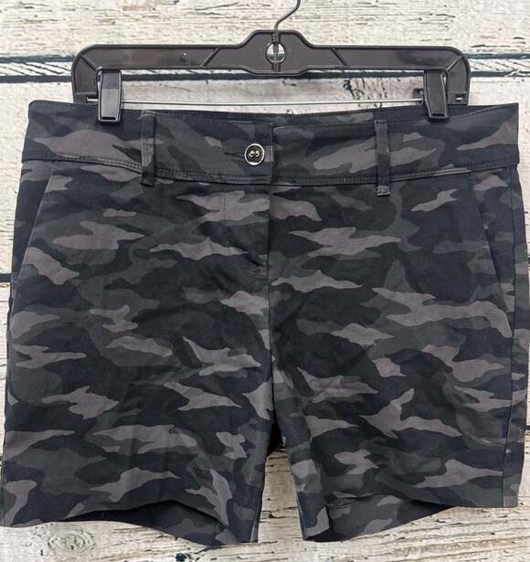 Isaac Mizrahi New York Pants - Size 10 Black Camo Shorts Isaac Mizrahi New York